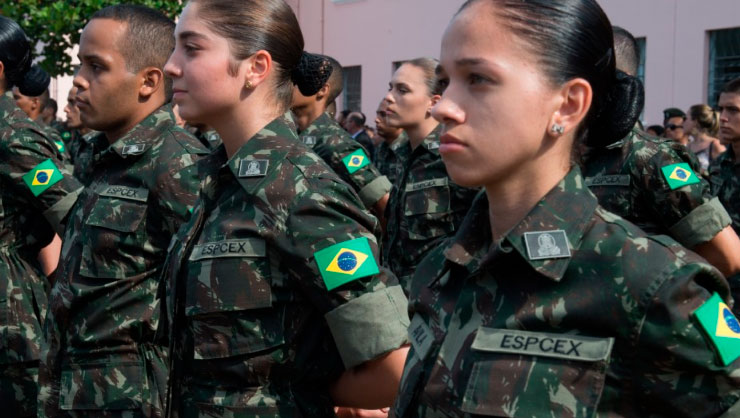 Pela primeira vez, mulheres ingressam na carreira de oficial