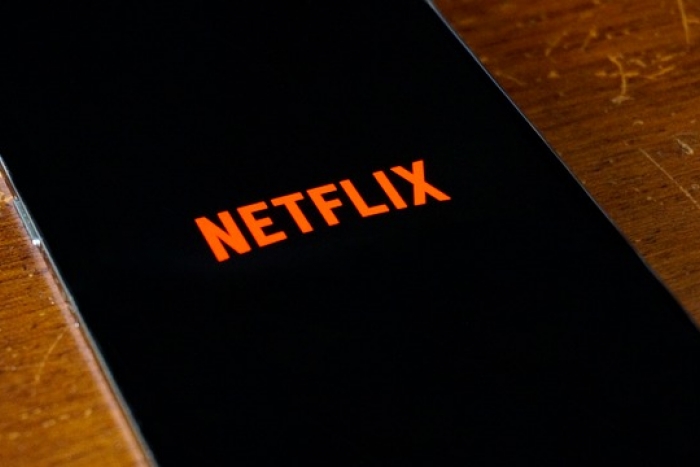 Netflix cancela plano básico no Brasil e aumenta preços nos EUA; entenda